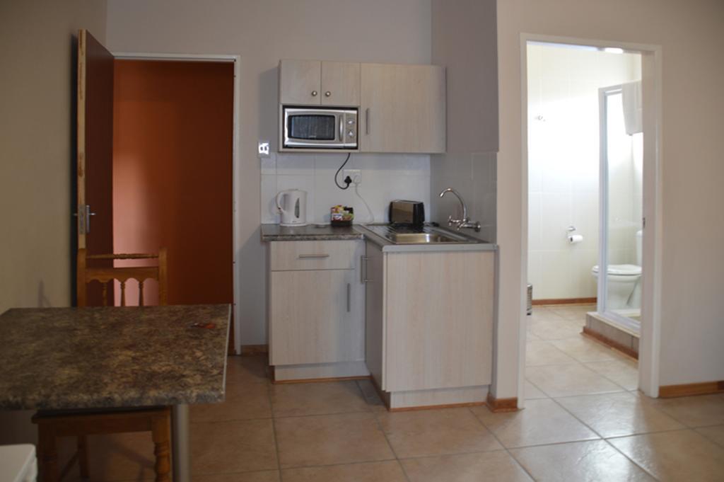 Two Bells Guest House Блумфонтейн Номер фото